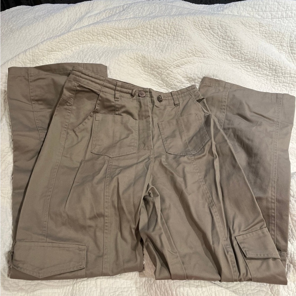 Women's Cargo Trousers in Olive Brown